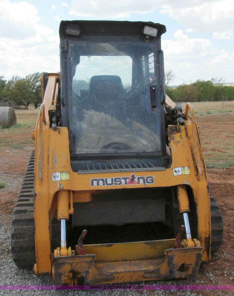 image for item C3527 2004 Mustang MTL25 high flow track skid steer