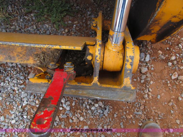 image for item C3527 2004 Mustang MTL25 high flow track skid steer