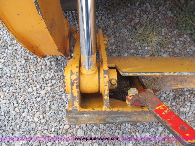 image for item C3527 2004 Mustang MTL25 high flow track skid steer