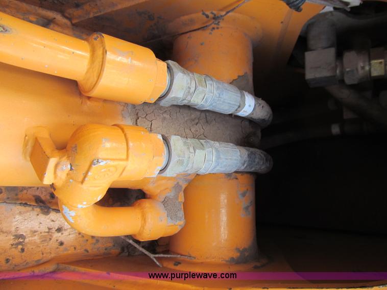 image for item C3527 2004 Mustang MTL25 high flow track skid steer