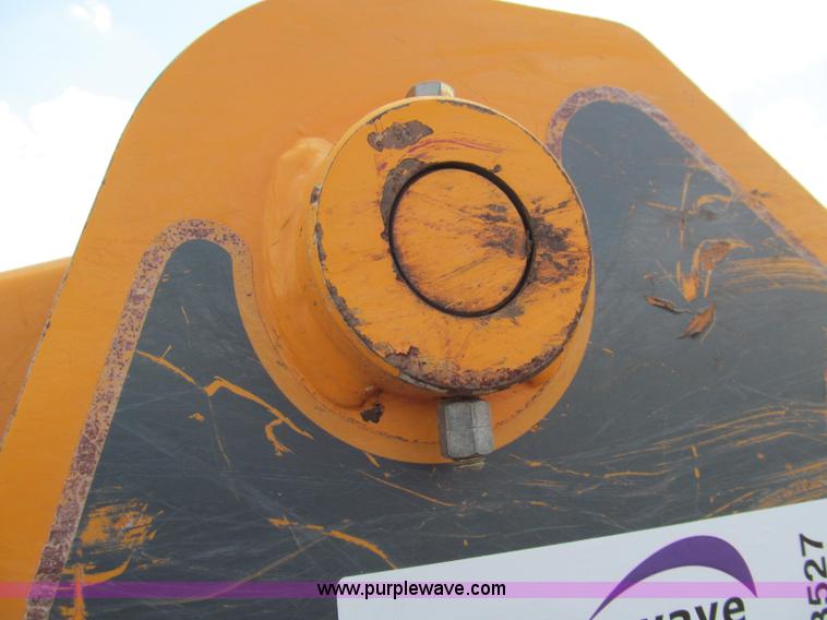 image for item C3527 2004 Mustang MTL25 high flow track skid steer