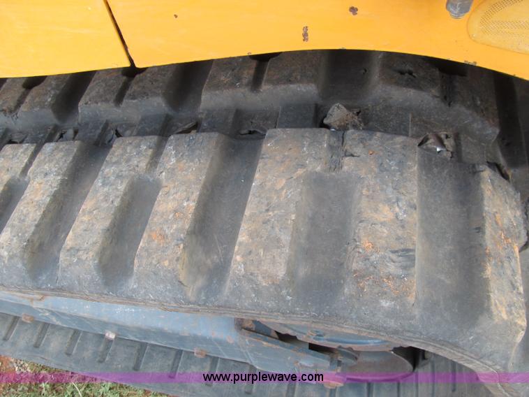 image for item C3527 2004 Mustang MTL25 high flow track skid steer