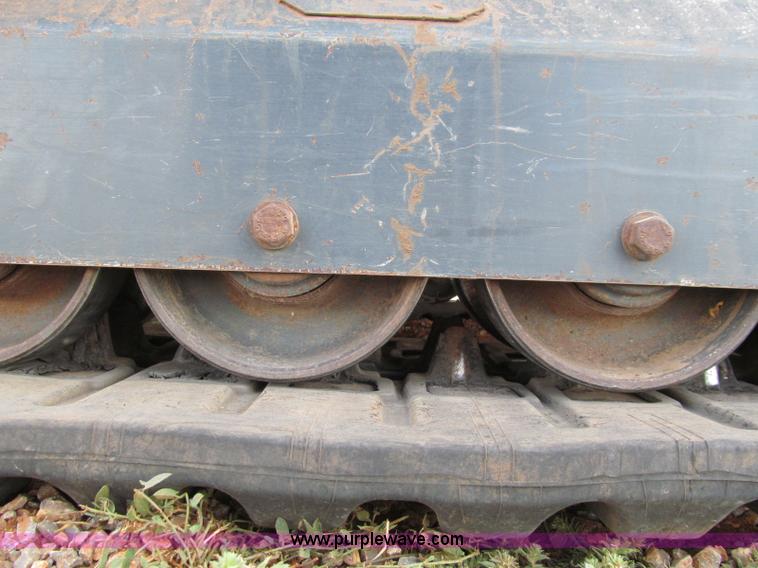 image for item C3527 2004 Mustang MTL25 high flow track skid steer