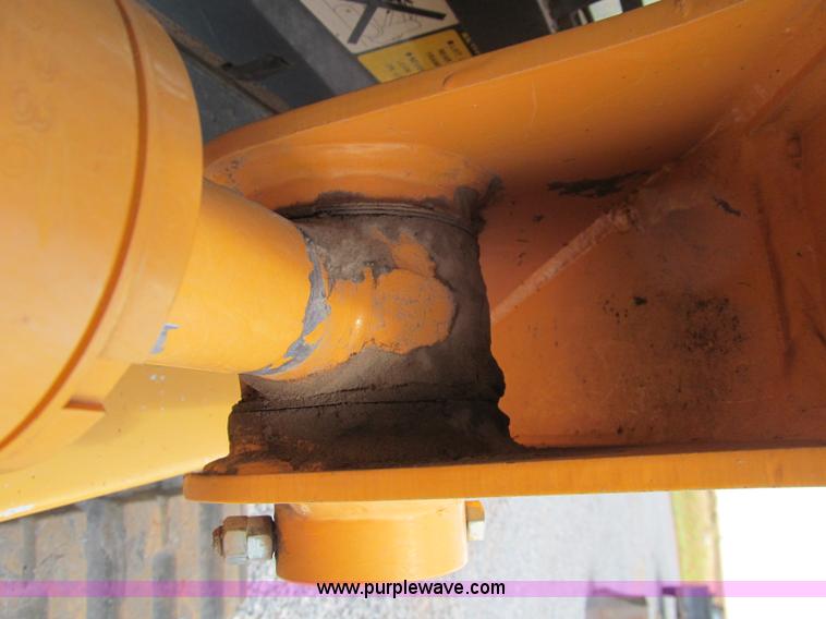 image for item C3527 2004 Mustang MTL25 high flow track skid steer