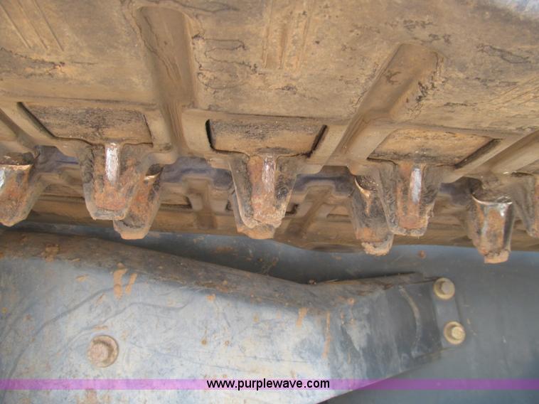 image for item C3527 2004 Mustang MTL25 high flow track skid steer