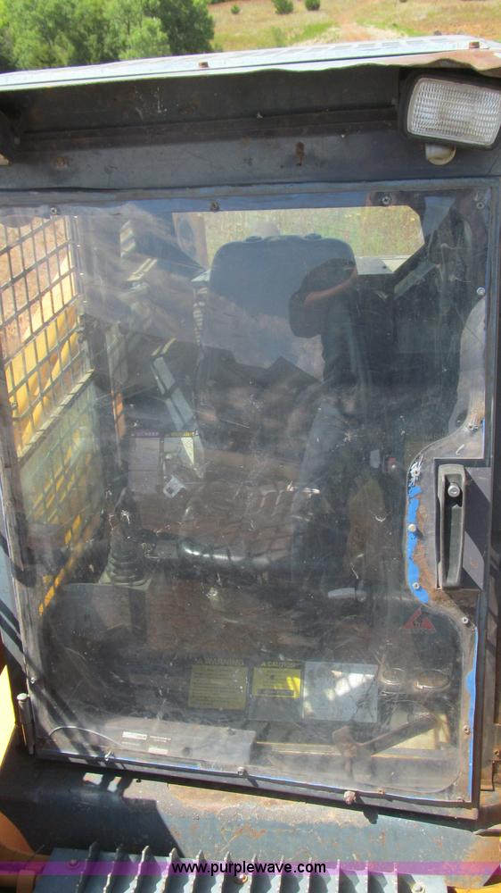 image for item C3527 2004 Mustang MTL25 high flow track skid steer