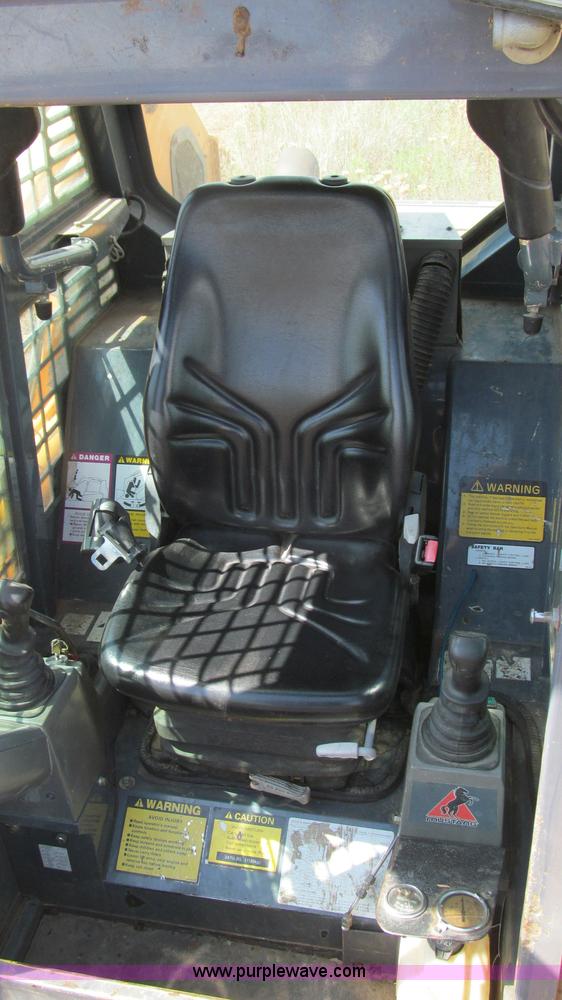 image for item C3527 2004 Mustang MTL25 high flow track skid steer