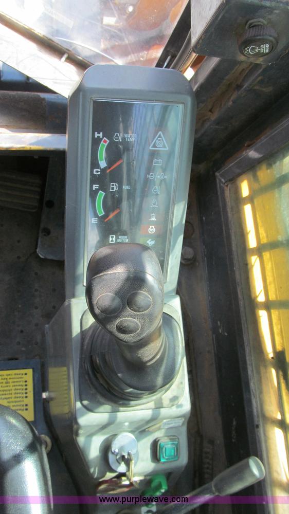 image for item C3527 2004 Mustang MTL25 high flow track skid steer