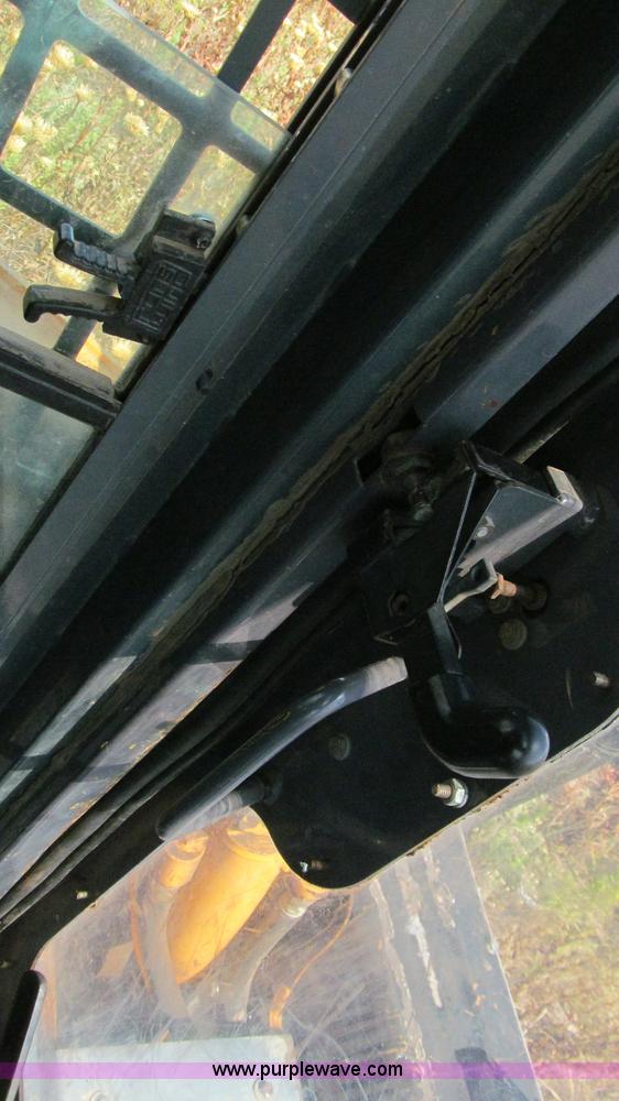 image for item C3527 2004 Mustang MTL25 high flow track skid steer