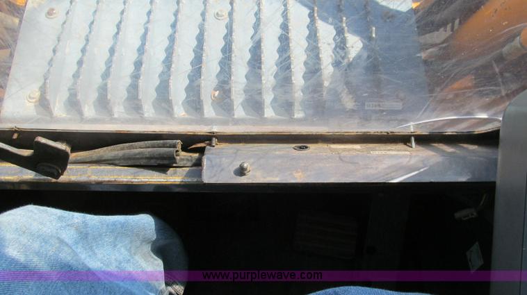 image for item C3527 2004 Mustang MTL25 high flow track skid steer