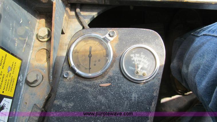 image for item C3527 2004 Mustang MTL25 high flow track skid steer