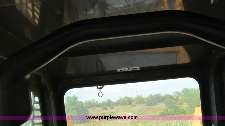 image for item C3527 2004 Mustang MTL25 high flow track skid steer