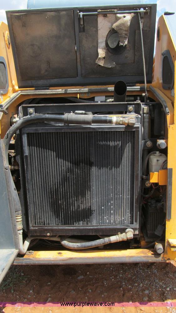 image for item C3527 2004 Mustang MTL25 high flow track skid steer