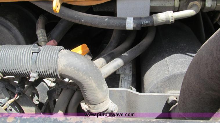 image for item C3527 2004 Mustang MTL25 high flow track skid steer