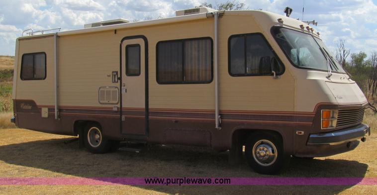 image for item C3528 1985 Chevrolet P30 Catalina Tidwell 27' RV motor coach