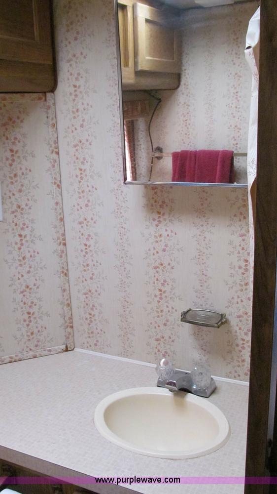 image for item C3528 1985 Chevrolet P30 Catalina Tidwell 27' RV motor coach