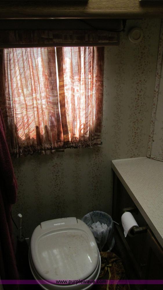 image for item C3528 1985 Chevrolet P30 Catalina Tidwell 27' RV motor coach