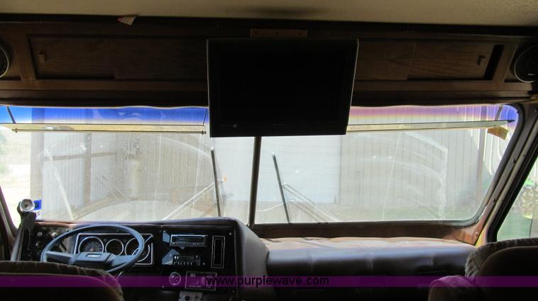 image for item C3528 1985 Chevrolet P30 Catalina Tidwell 27' RV motor coach