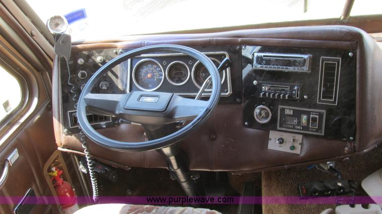 image for item C3528 1985 Chevrolet P30 Catalina Tidwell 27' RV motor coach