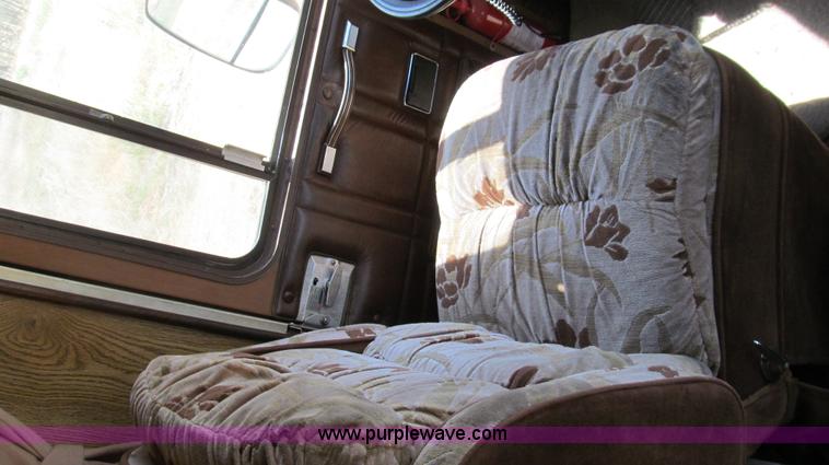 image for item C3528 1985 Chevrolet P30 Catalina Tidwell 27' RV motor coach