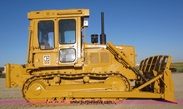 image for item D5607 1984 Caterpillar D5B dozer