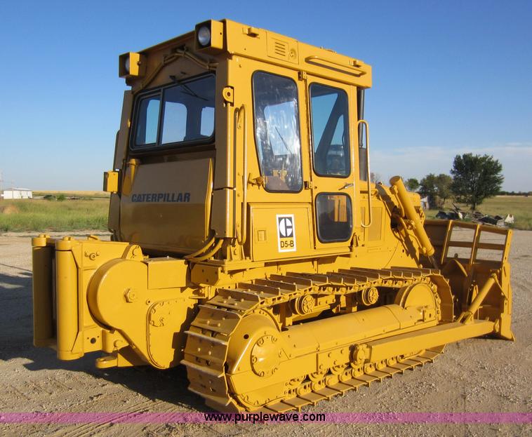 image for item D5607 1984 Caterpillar D5B dozer