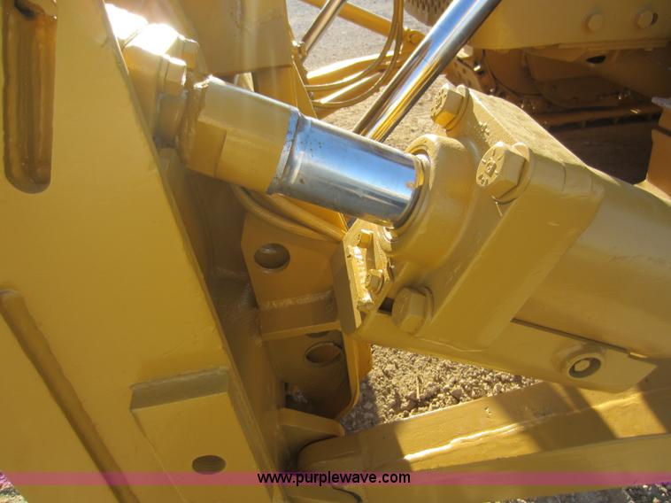 image for item D5607 1984 Caterpillar D5B dozer