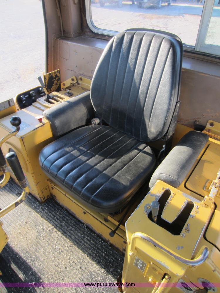image for item D5607 1984 Caterpillar D5B dozer