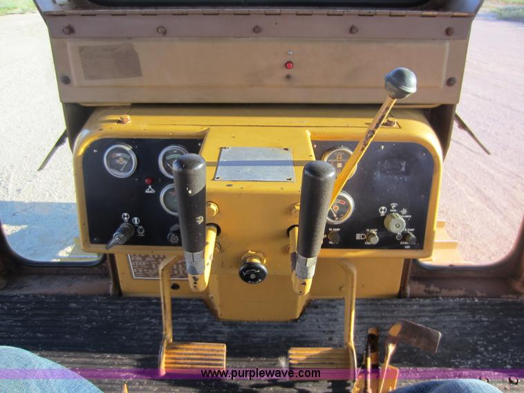 image for item D5607 1984 Caterpillar D5B dozer