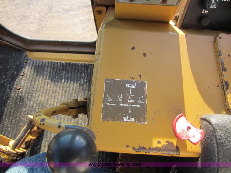 image for item D5607 1984 Caterpillar D5B dozer