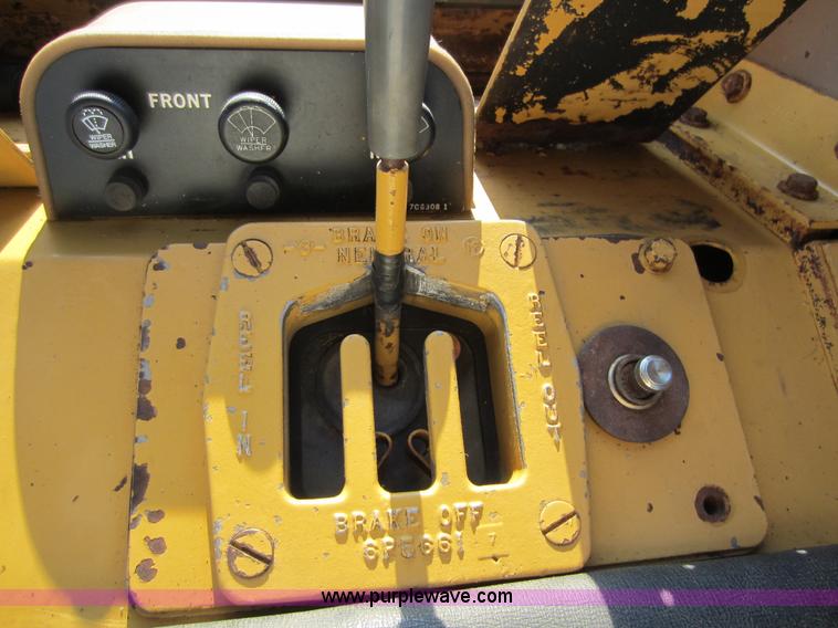 image for item D5607 1984 Caterpillar D5B dozer