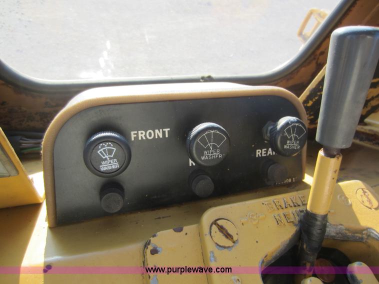 image for item D5607 1984 Caterpillar D5B dozer