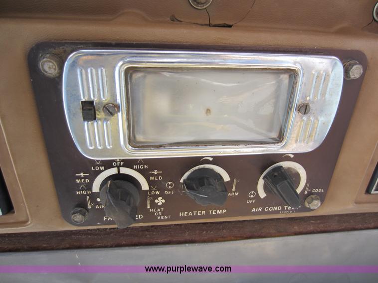 image for item D5607 1984 Caterpillar D5B dozer