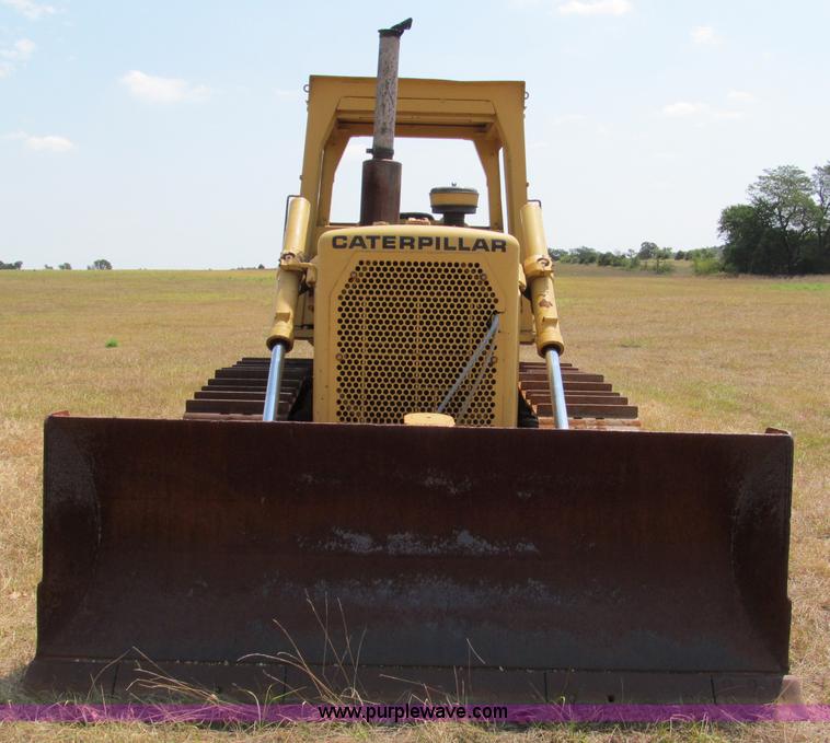 image for item E2003 1985 Caterpillar D6D dozer