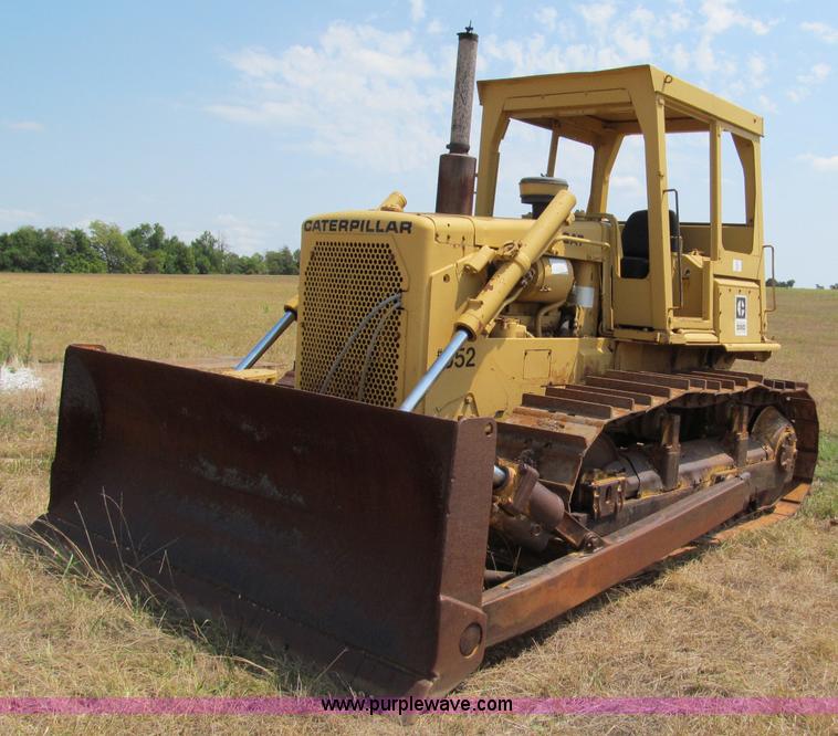 image for item E2003 1985 Caterpillar D6D dozer