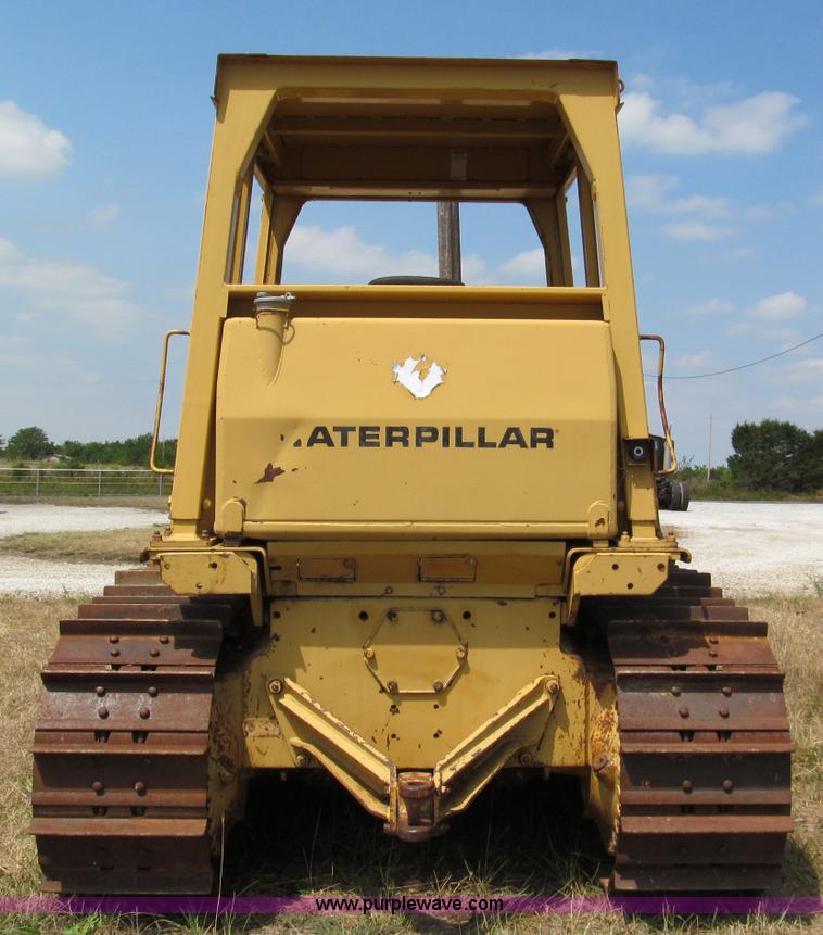 image for item E2003 1985 Caterpillar D6D dozer
