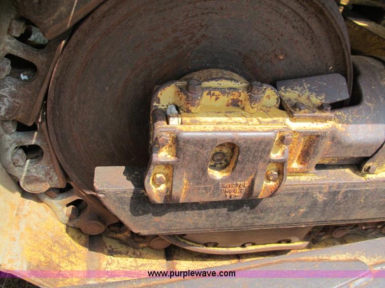 image for item E2003 1985 Caterpillar D6D dozer