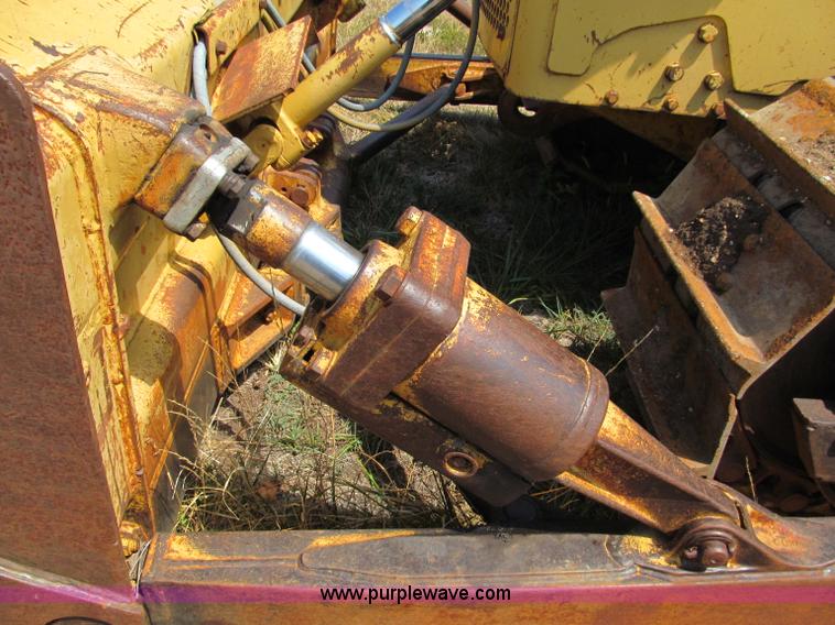 image for item E2003 1985 Caterpillar D6D dozer