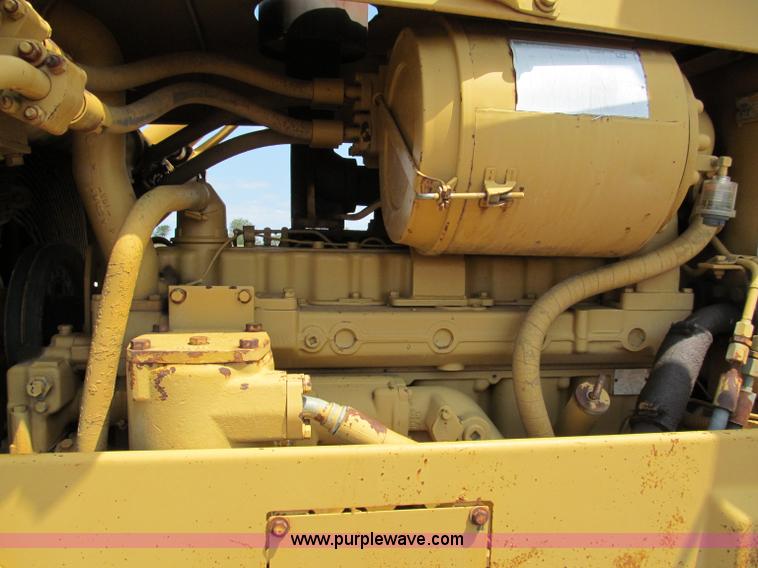 image for item E2003 1985 Caterpillar D6D dozer