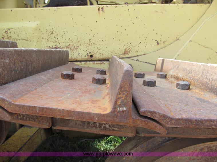image for item E2003 1985 Caterpillar D6D dozer