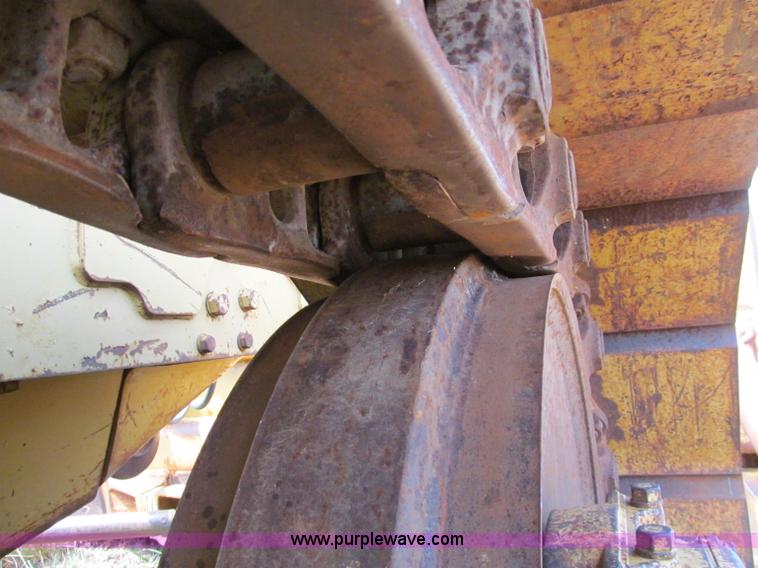 image for item E2003 1985 Caterpillar D6D dozer