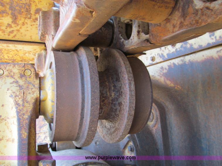 image for item E2003 1985 Caterpillar D6D dozer