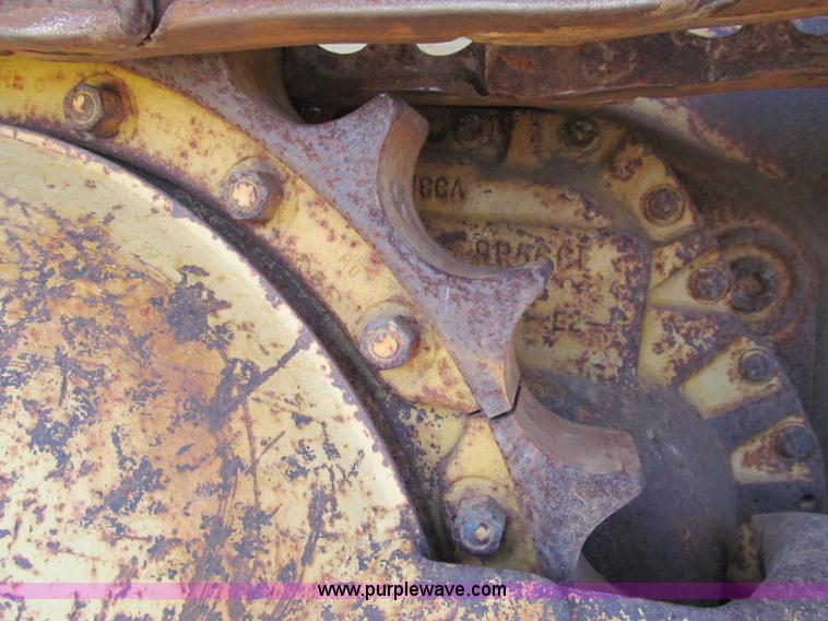image for item E2003 1985 Caterpillar D6D dozer