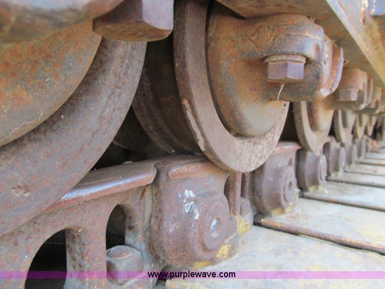 image for item E2003 1985 Caterpillar D6D dozer