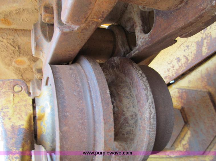 image for item E2003 1985 Caterpillar D6D dozer