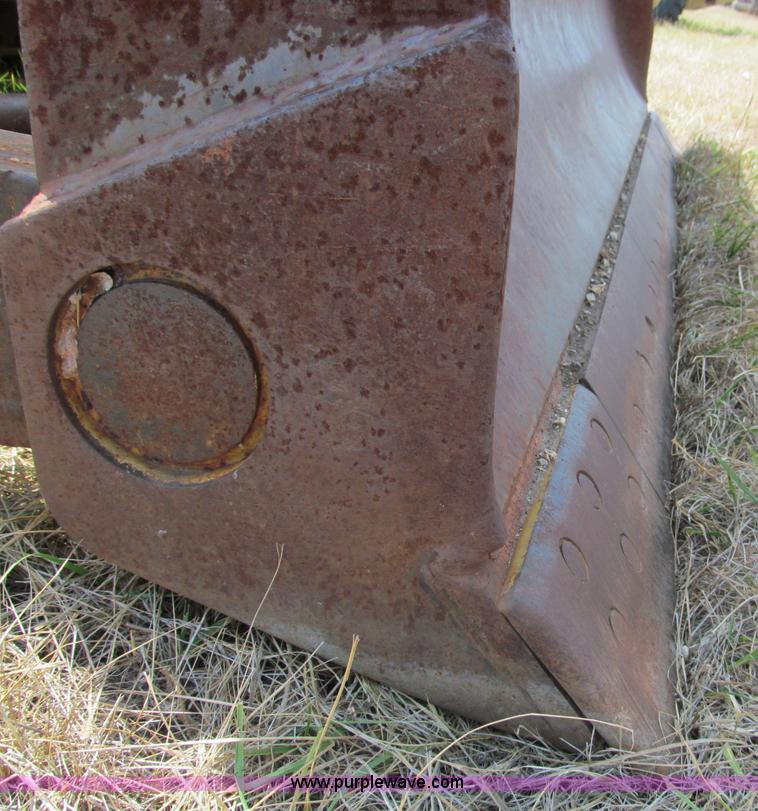 image for item E2003 1985 Caterpillar D6D dozer