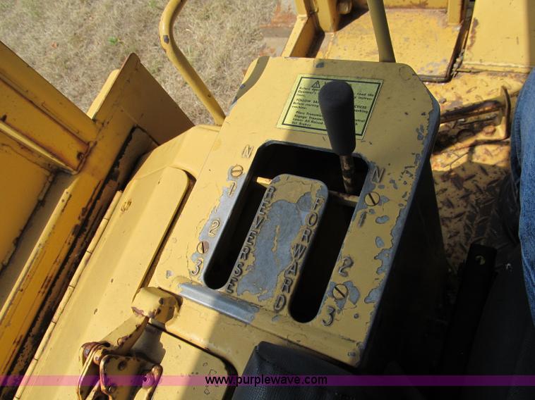 image for item E2003 1985 Caterpillar D6D dozer