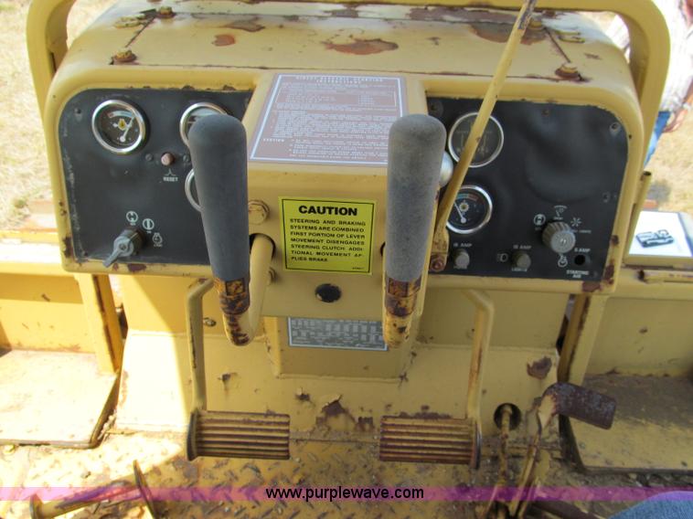 image for item E2003 1985 Caterpillar D6D dozer