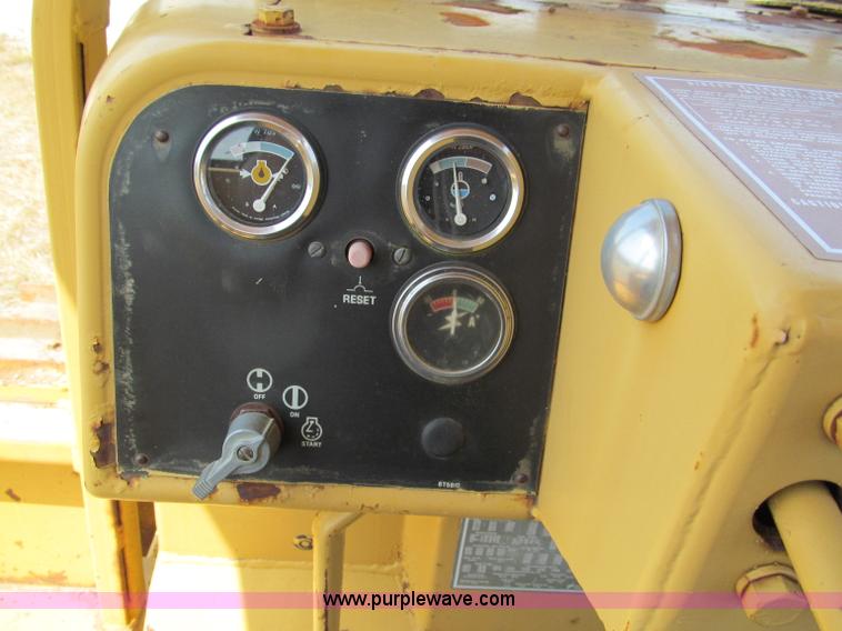 image for item E2003 1985 Caterpillar D6D dozer