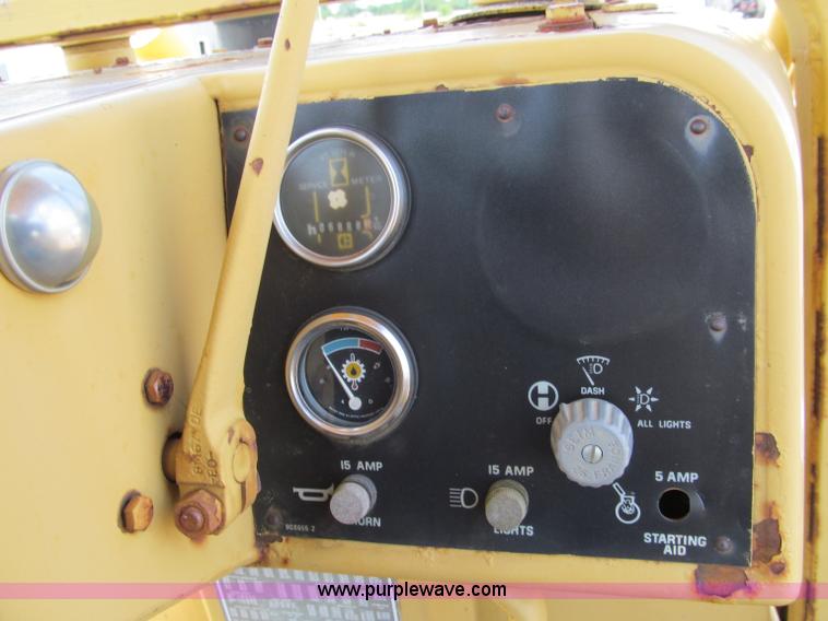 image for item E2003 1985 Caterpillar D6D dozer